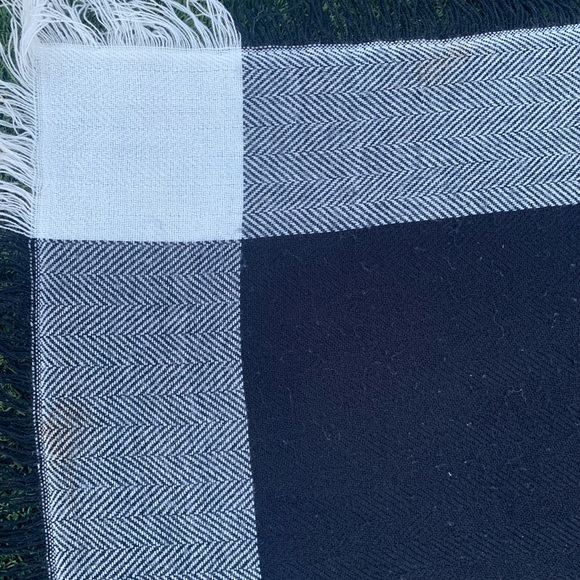 Acrylic Black and White Square Fringed scarf - Picture 9 of 9